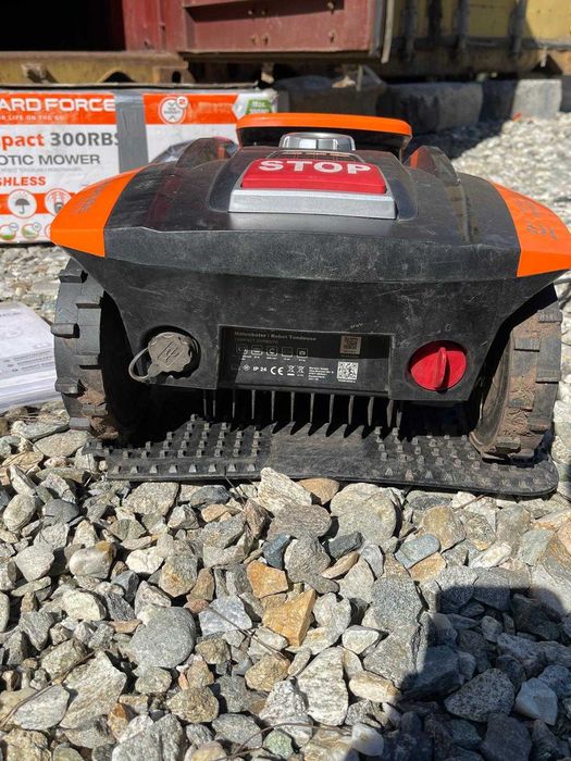 Robot tuns iarba Yard Force Force Compact 300RBS