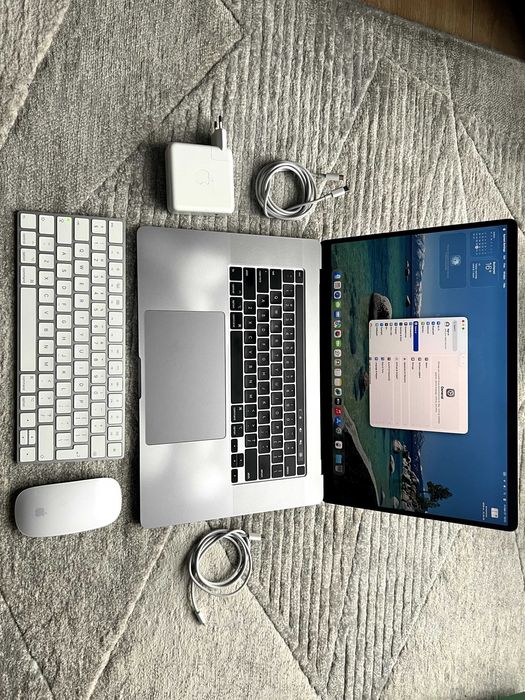 Apple MacBook Pro 16'' 2019 - i7 - 16 GB RAM - 512 SSD + accesorii