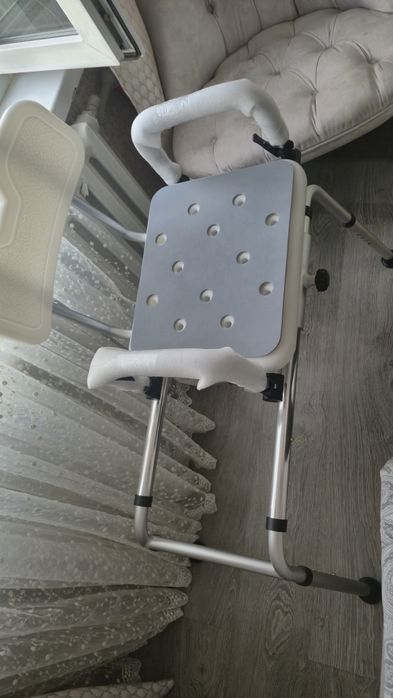 Продам стульчик для купания