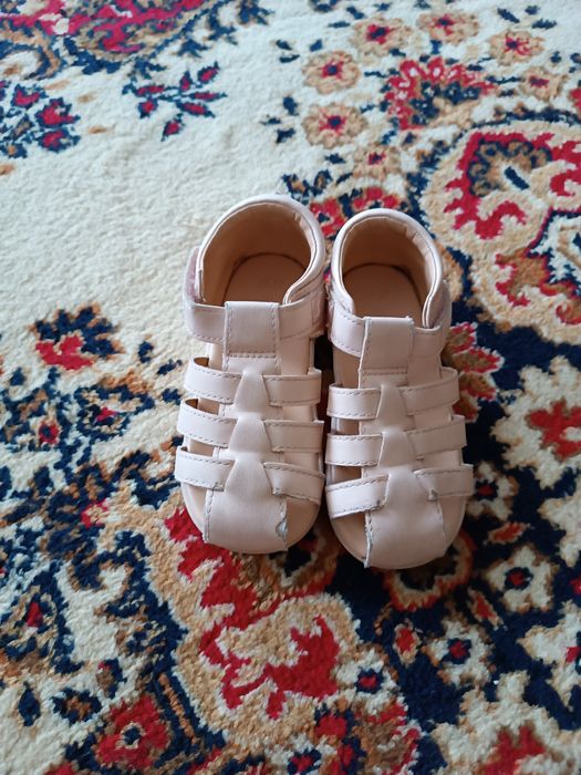 Продам детскую обувь