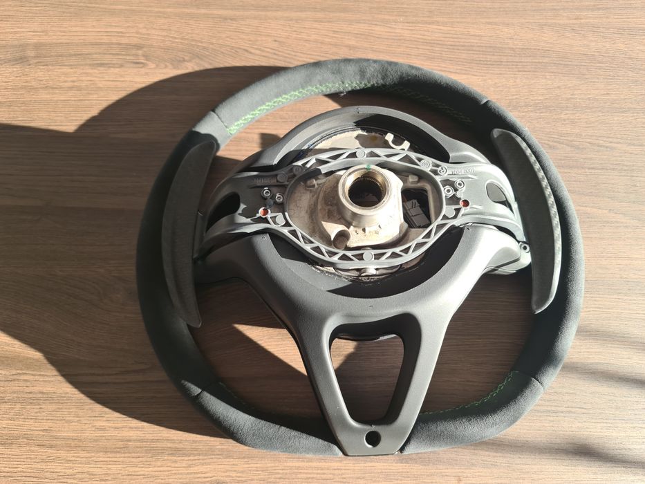 Volan McLaren original nou pentru modele  540S 570S 650S 720S