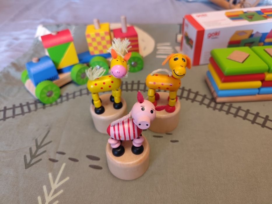 Дървени играчки- буталка Lelin, сортер Goki, влакче, "играещи фигурки"