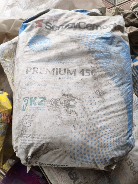 Продам Цемент м 450 и песок речной.