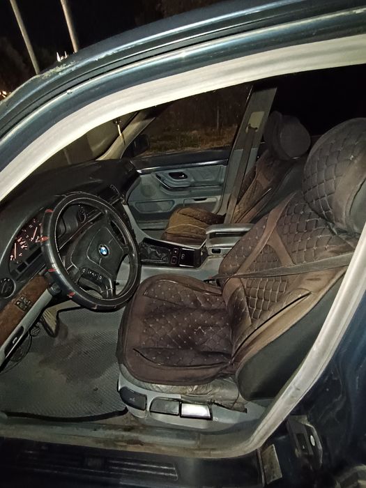 Продам BMW е38 механика на ходу