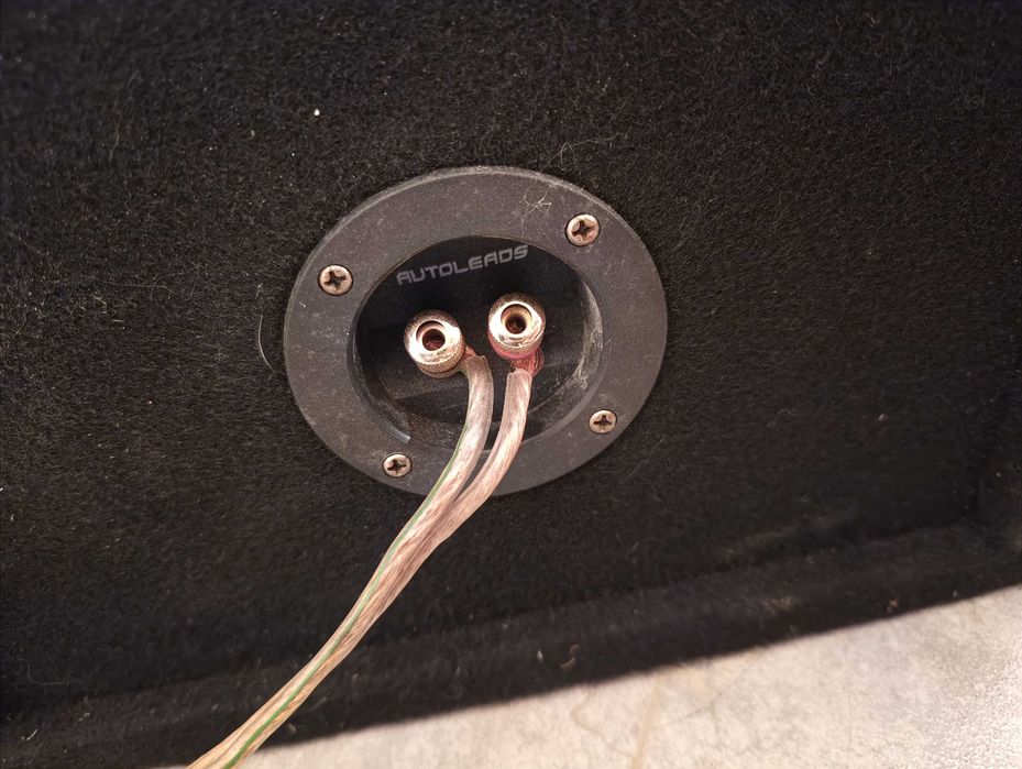 Бас каса с усилвател