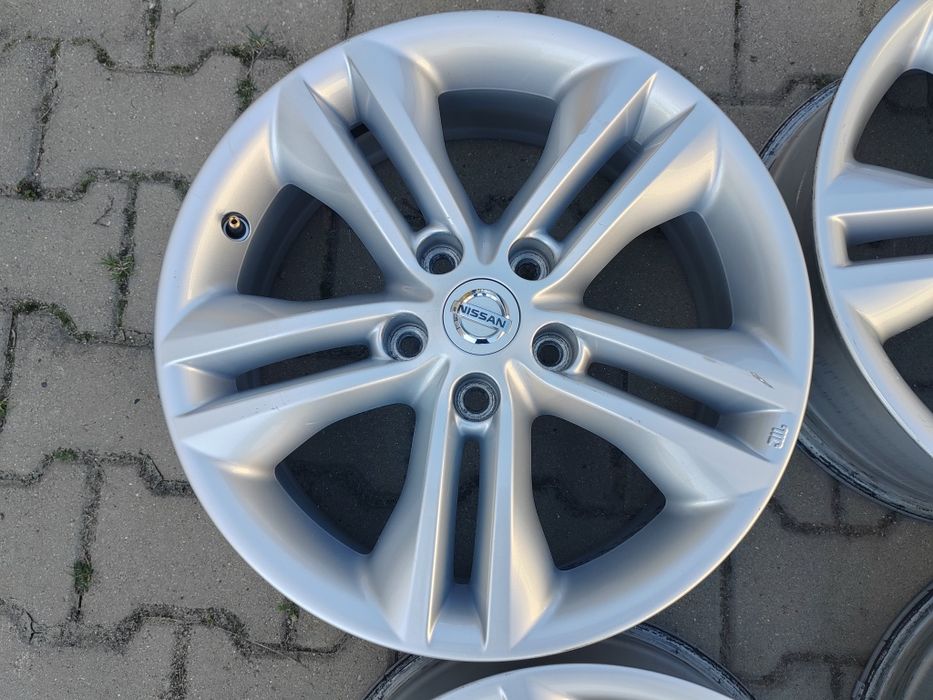 Jante R17 5x114,3 Nissan Qashqai Juke Qashqai +2 Leaf Dacia Duster Bigster 

Specificații tehnice :
Prindere: 5x114,3 
Latime: 6,5 J 
Offset (ET): 40