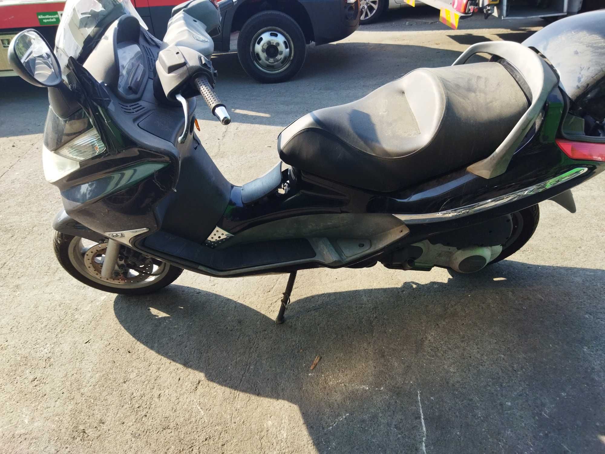 piaggio-x-8-125-200-olx-bg