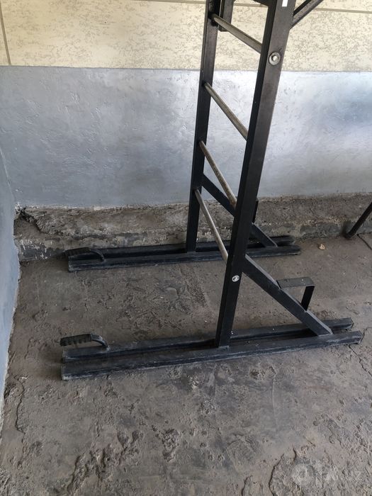 4 tasi 1 da turnik brus arjimanya pres juda zorr trenajor uyda yaxwi