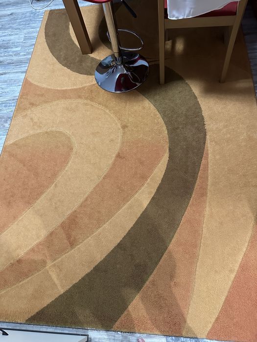 Килим в оранжевата гама