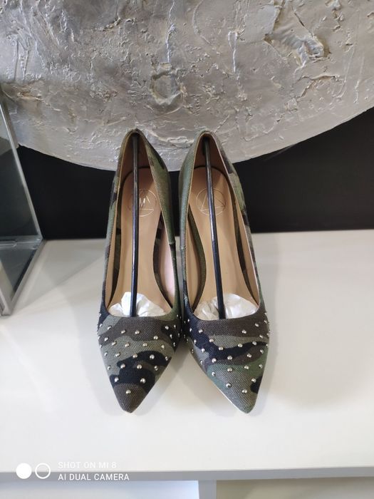 Остри обувки с тънък ток камуфлажни текстилни номер 39 от Англия