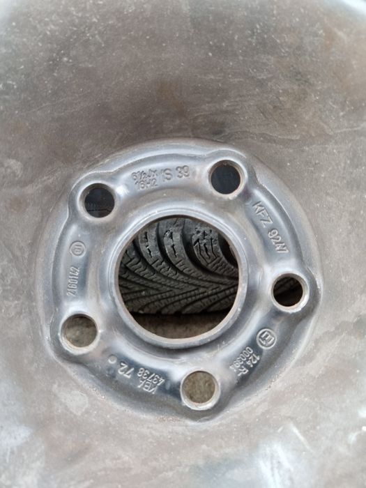 Roti iarna Opel Astra J 205 60 16 cu capace originale