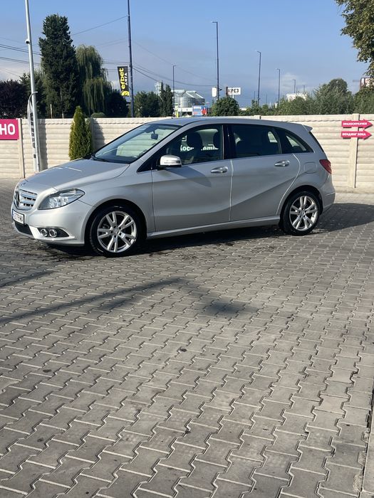 Продава Мерцедес В200 дизел