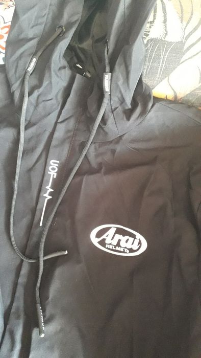 Hanorac moto Arai Helmets impermeabil mărime L ca nou stare perfecta