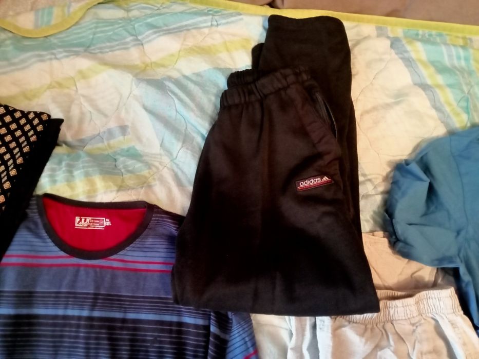 Отдам даром мужские вещи.