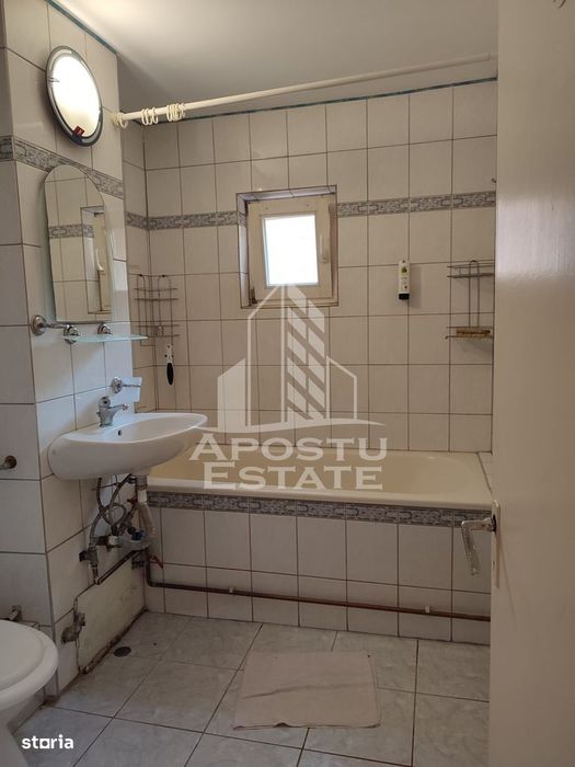 Apartament cu 2 camere de închiriat- centrala proprie, zona Lipovei