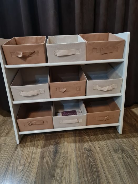 Етажерка за играчки