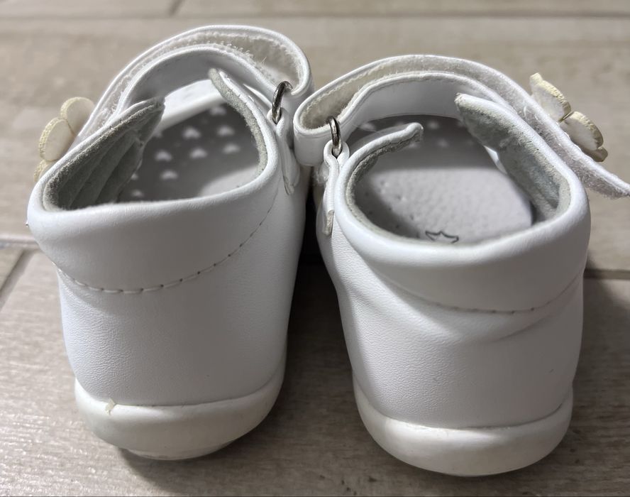 Pantofi albi Apawwa