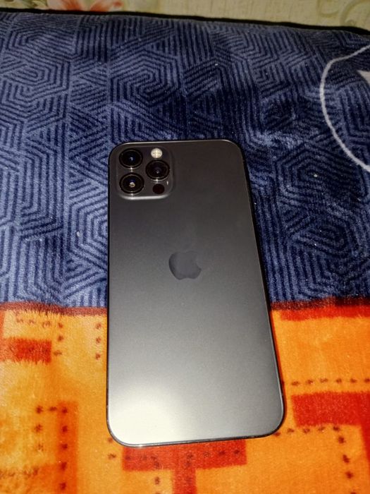 Продам Айфон 12 pro