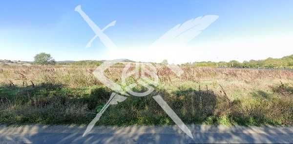 Парцел с 53 метра лице на асфалтиран път!