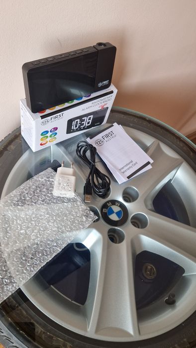 Радио часовник FIRST