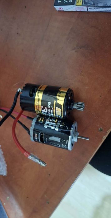 Прадавам два модела