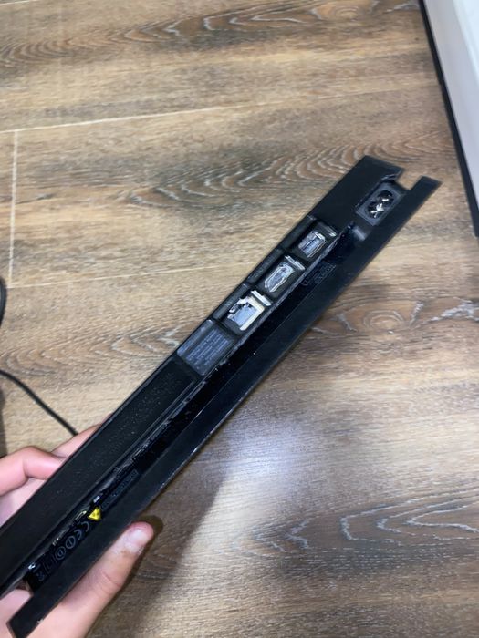 Продава се playstation 4 slim