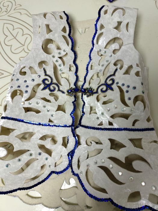 Продается жилетка и диадема