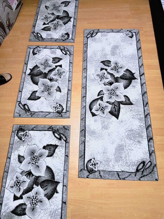 Set covor model floral cu pui