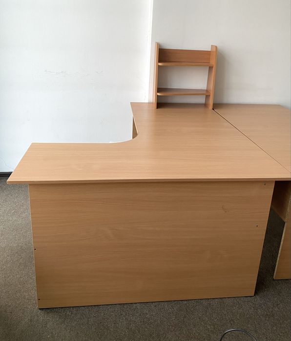 Деревянные столы,тумбочка