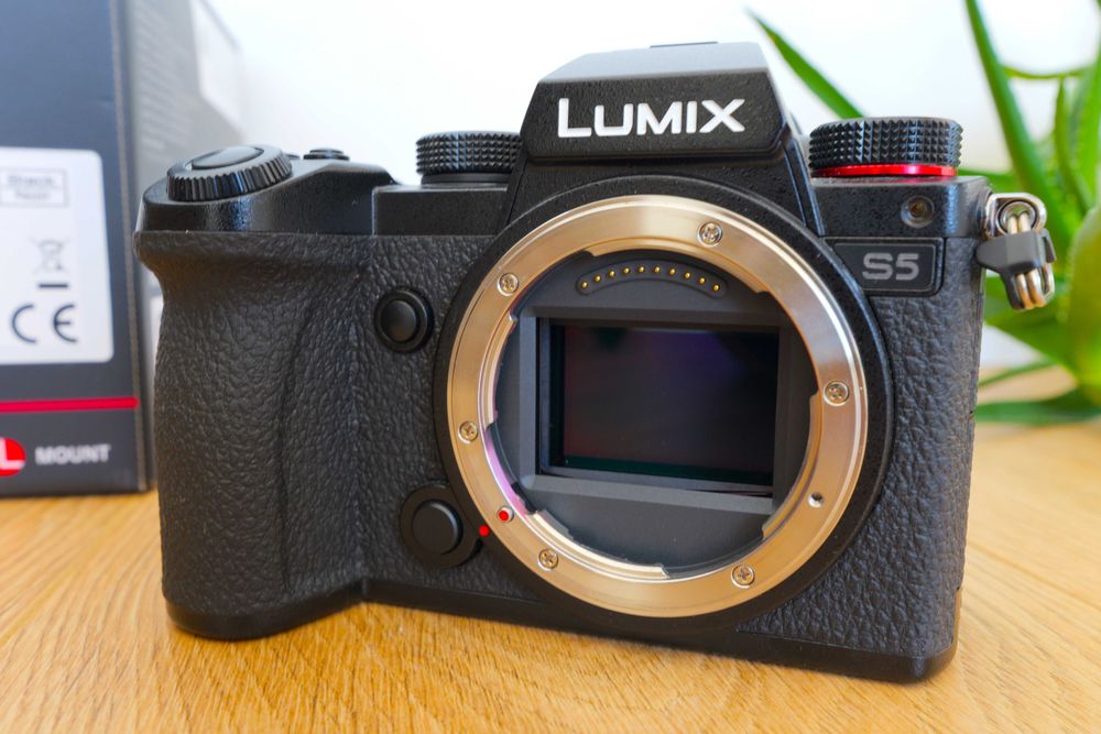 Panasonic Lumix S5 - Като чисто нов ! Бонус клетка Smallrig.