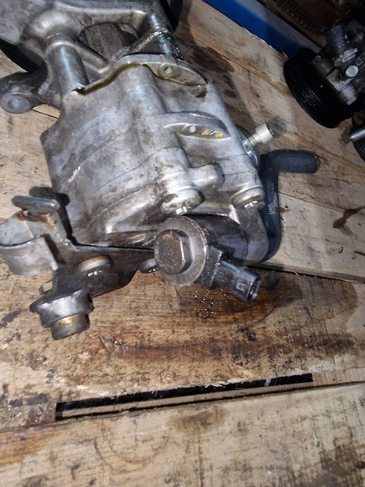 Pompa servo hidraulica 3.0 4.0 5.0 D cu senzor bmw f10 f11 f07 f01