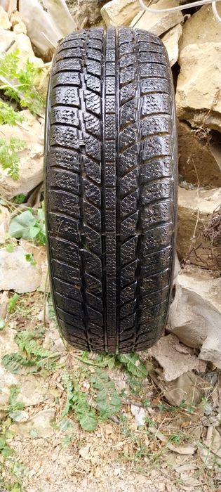 Vând anvelope R15 și R14