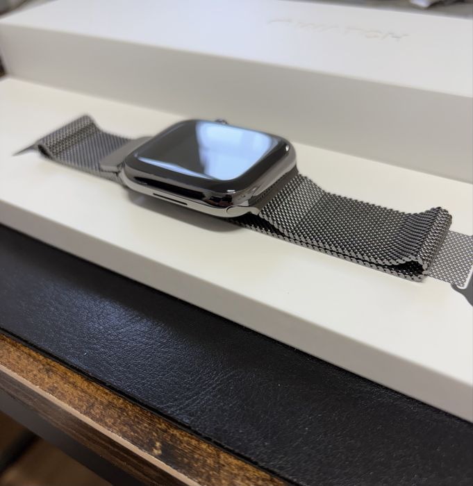 Apple Watch 8 45mm Graphite Stainless Steel Milanese  Loop