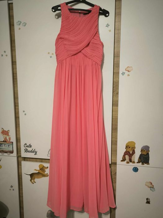 Рокля на Armani.