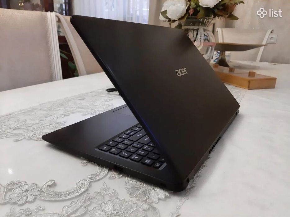 Aser Core i3 7 pokolekiya 8 gb SSD m2