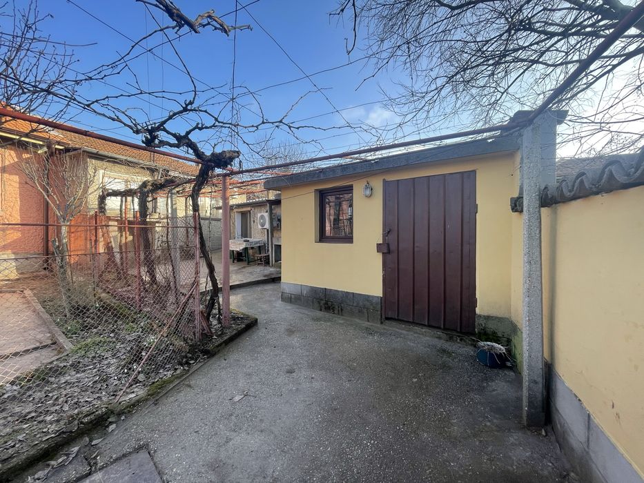 Продавам къща гр.Свищов