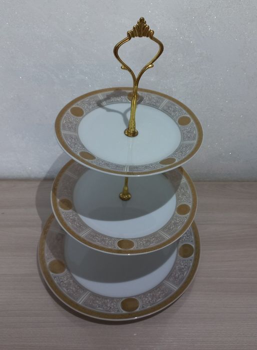 Фарфоровая этажерка трёх ярусная новая