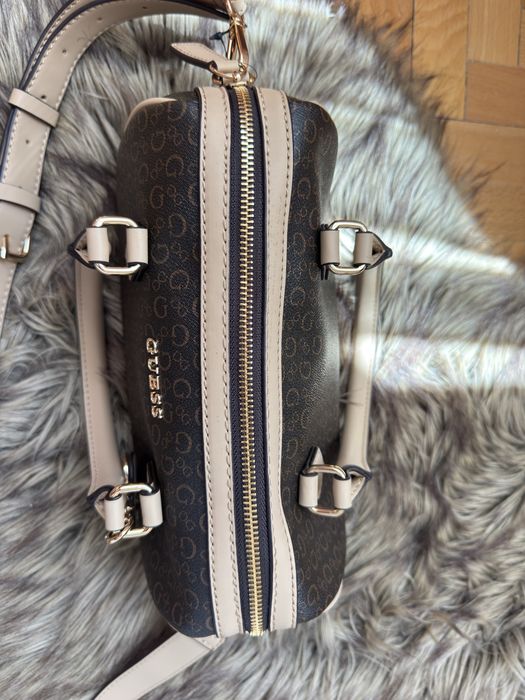 Дамска чанта Guess