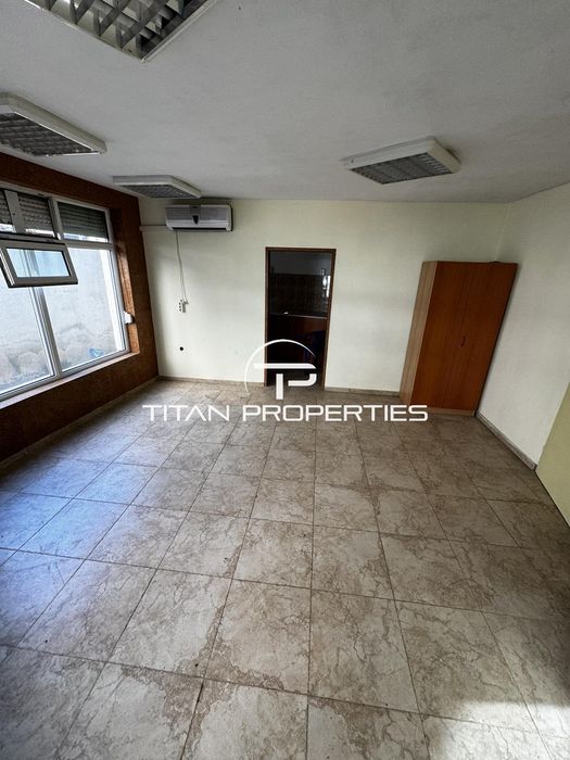Дава се под наем Офис в Бургас, Център - 34 кв.м за 229.5 € - Снимка #1