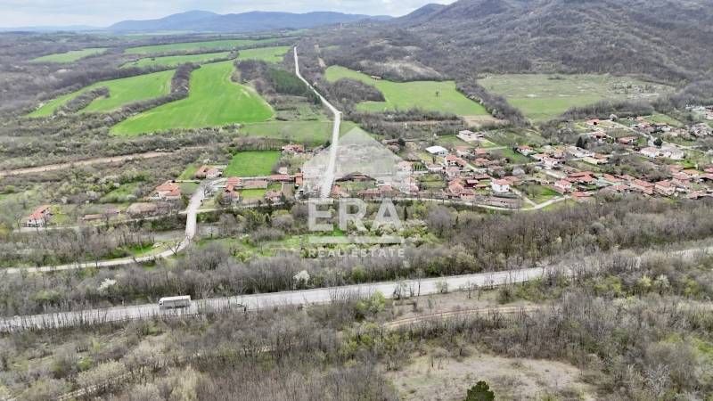 Инвестиционен имот до главен път в района на Велико Търново