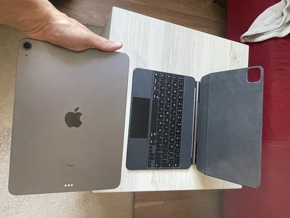 iPad Air 4 ( 2020) 64 GB + Magic Keyboard - stare foarte buna