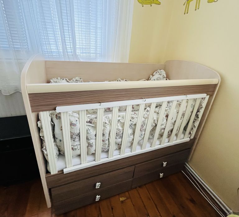 Бебешка кошара с матрак + 2 комплекта обиколници