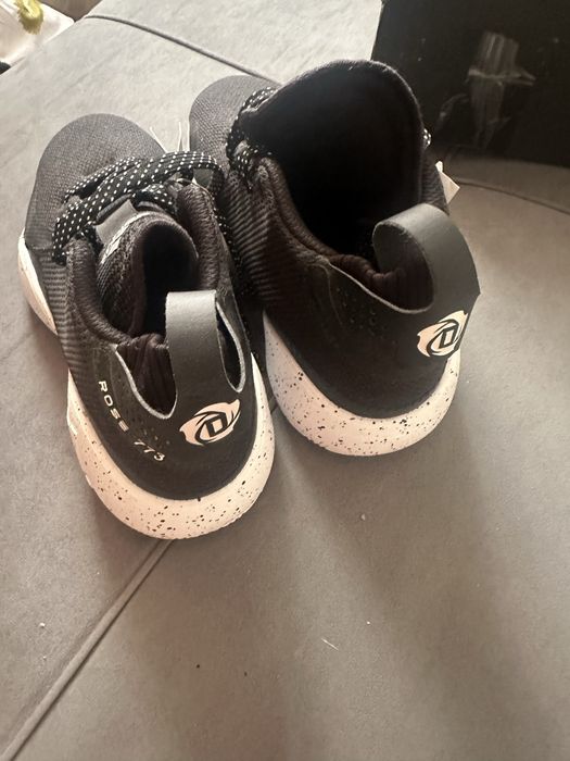 Продам кроссовки adidas rose 773