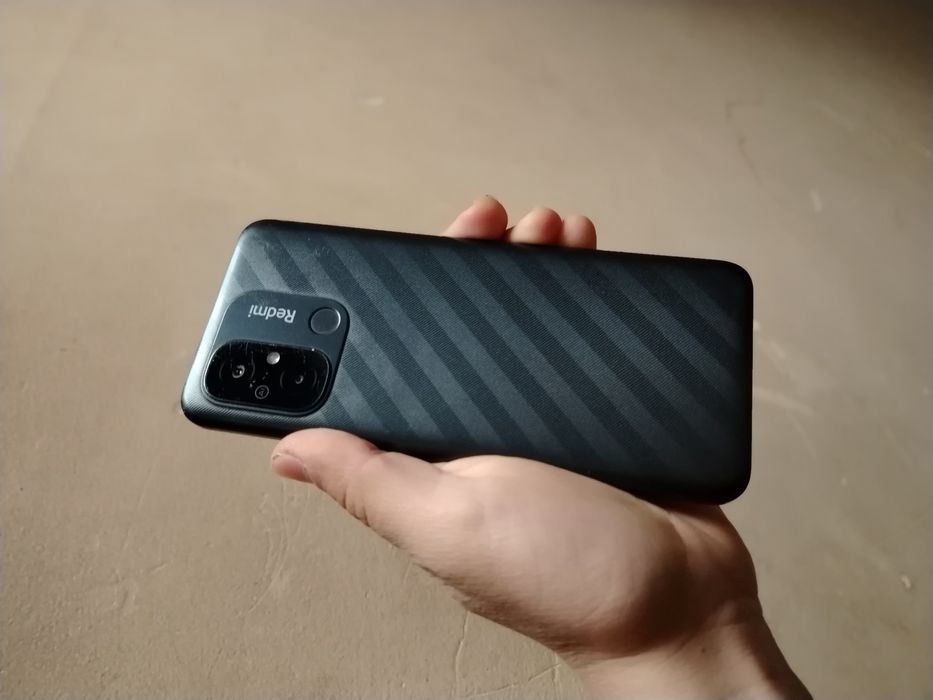 Redmi 12 C aybi rasmda xolos qogan joyi tnq