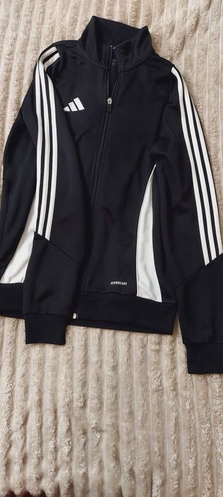 Adidas 3 ленти.