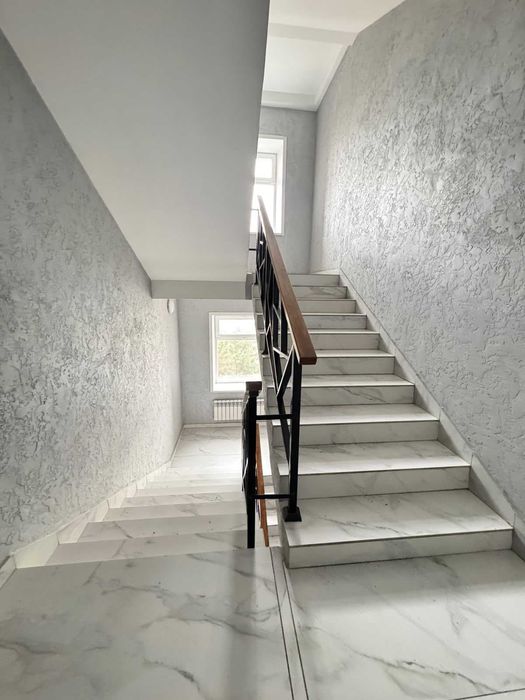 Продам евро 3-х ком., в Центре, район 8 школа