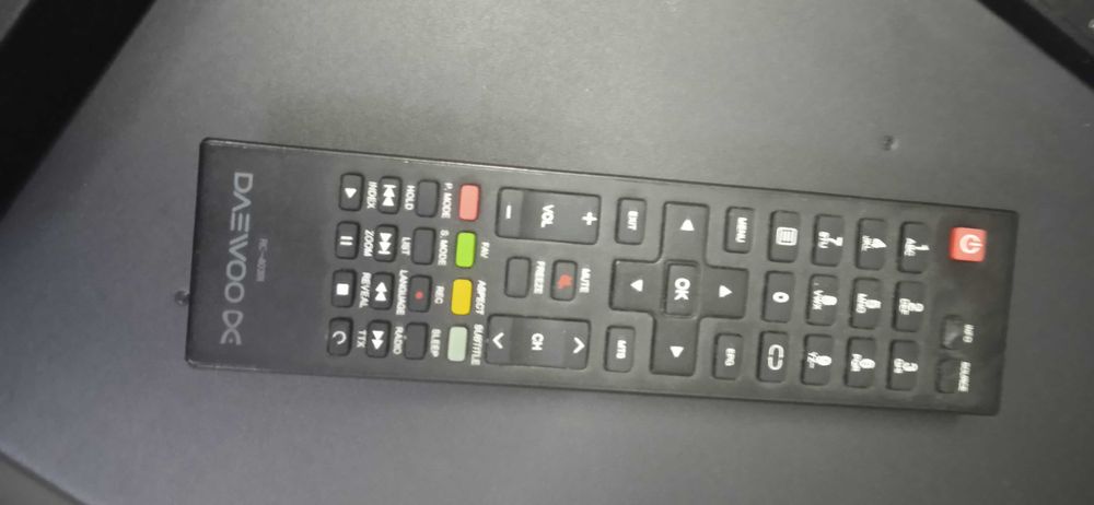 Телевизор Daewoo 32" +кронштейн поворотный