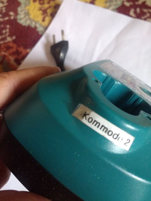 Vând încărcător Makita