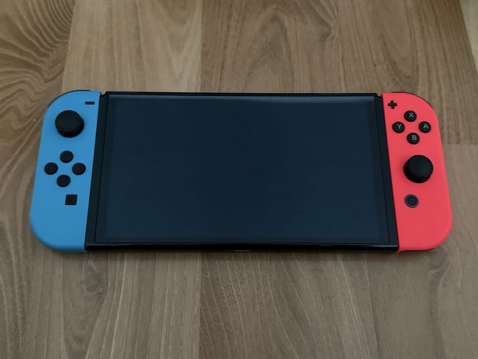 Nintendo switch OLED с подарък игри