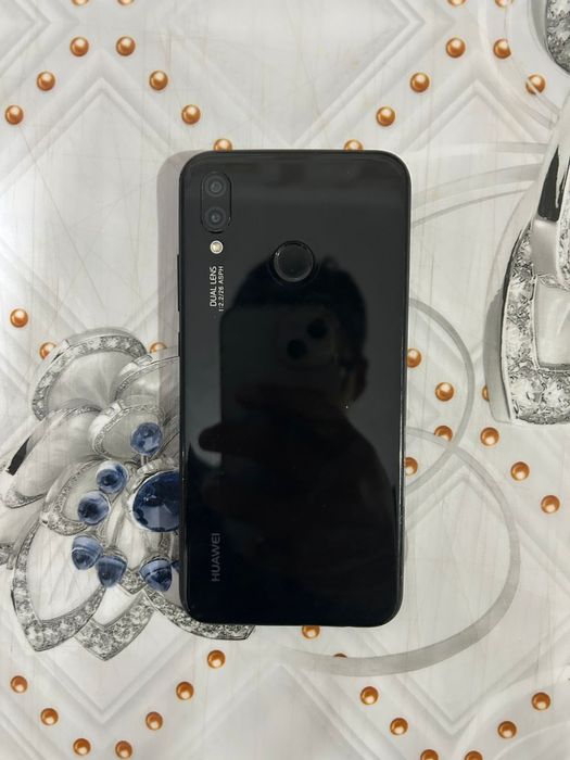 Телефон Huawei p20 lite